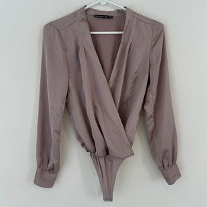 ++ Abercrombie & Fitch Long Sleeve Satin Surplice Bodysuit - SZ XS ++